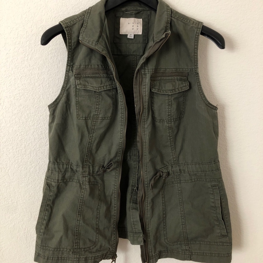 Olive Cargo Style Vest Size M